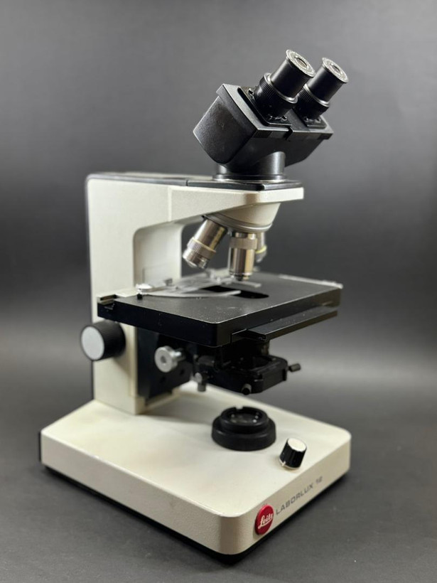 میکروسکوپ برند لایتس